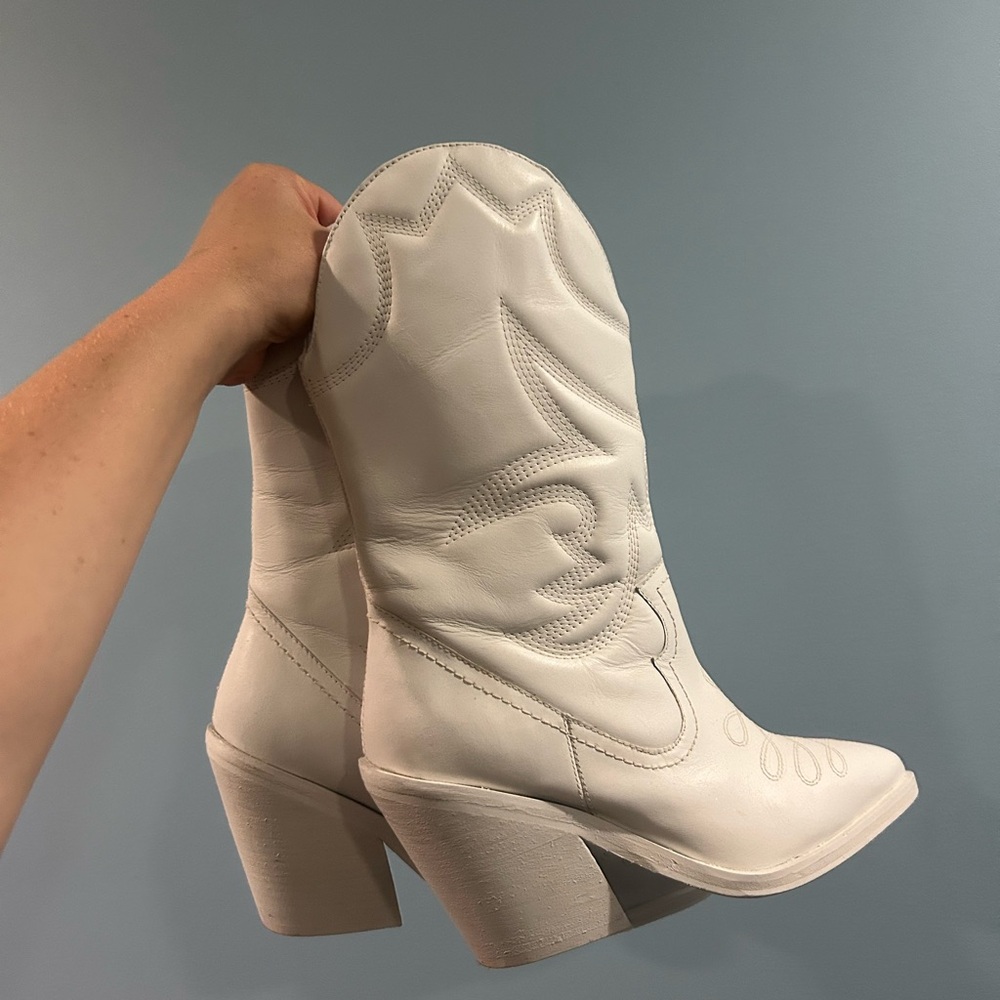 White Western-Style Women's Boots - Picture 5 of 5